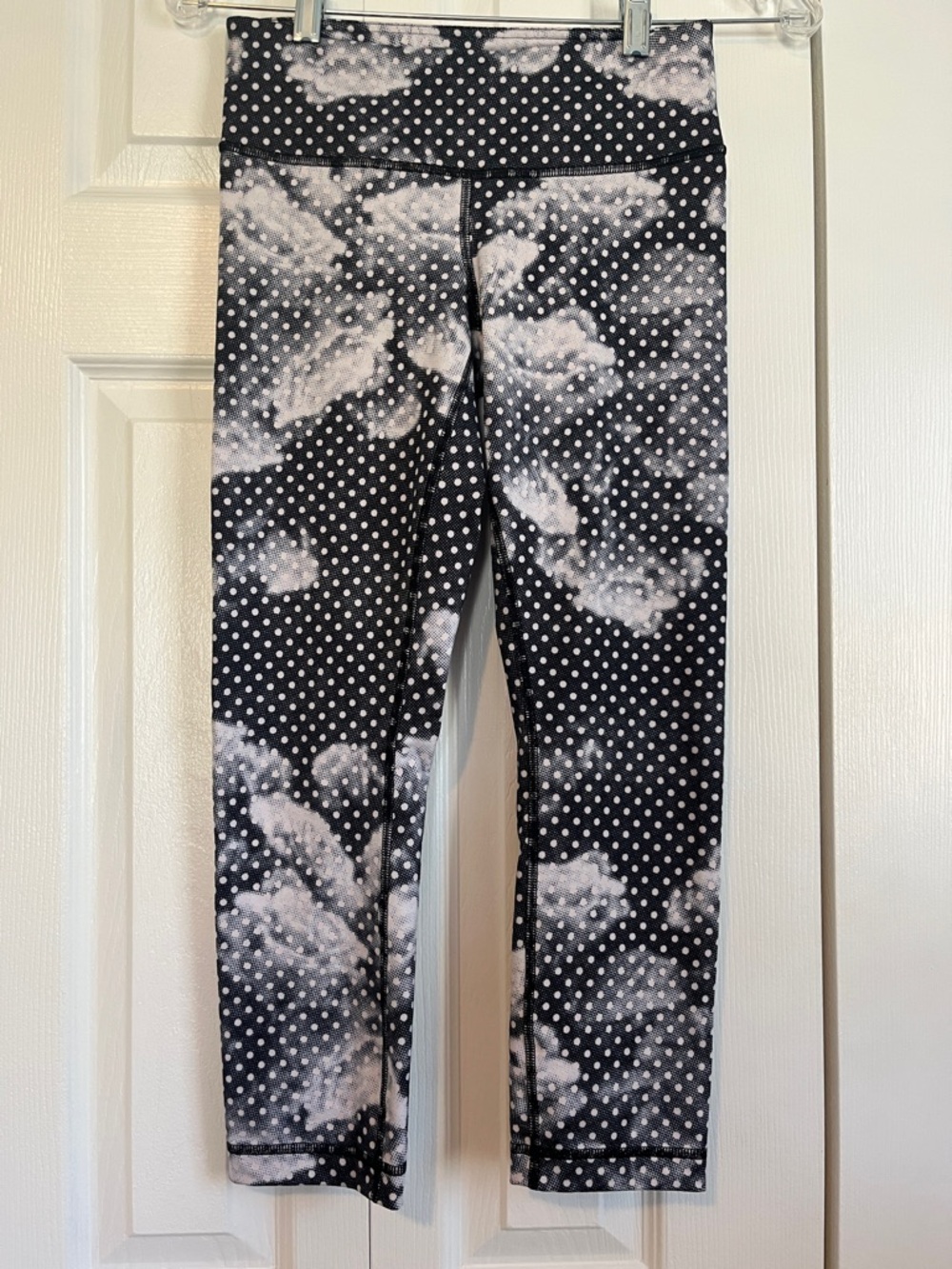 lululemon athletica Black & White Cloud Polka Capri Leggings